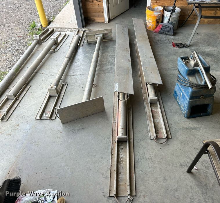 image for item EK8362 Shoring jacks 