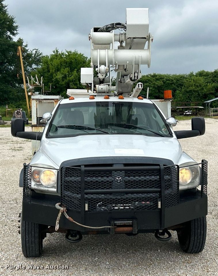 image for item EK8372 2009 Dodge Ram 5500  bucket truck