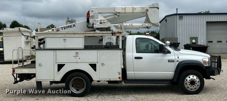 image for item EK8372 2009 Dodge Ram 5500  bucket truck