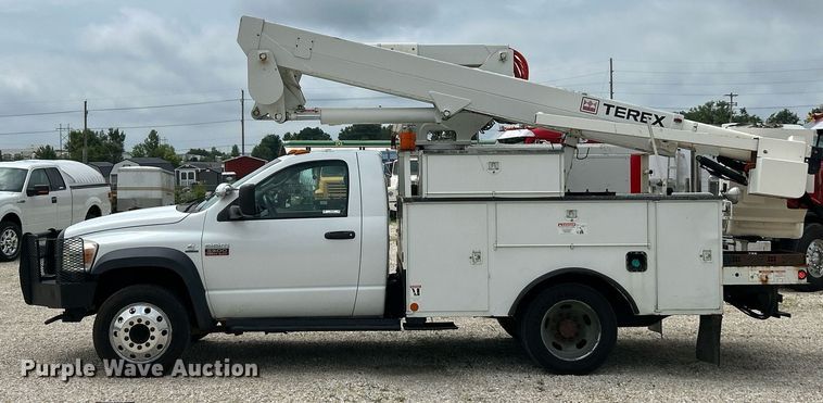 image for item EK8372 2009 Dodge Ram 5500  bucket truck