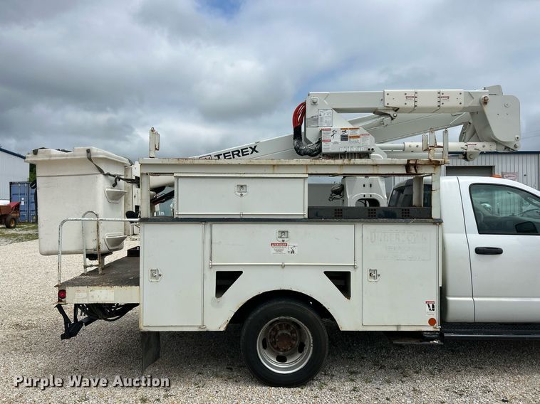 image for item EK8372 2009 Dodge Ram 5500  bucket truck