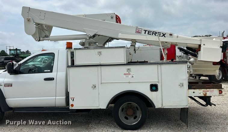 image for item EK8372 2009 Dodge Ram 5500  bucket truck