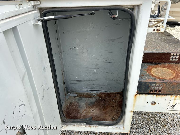 image for item EK8372 2009 Dodge Ram 5500  bucket truck