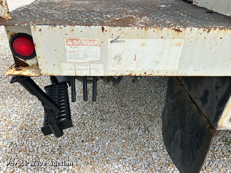 image for item EK8372 2009 Dodge Ram 5500  bucket truck