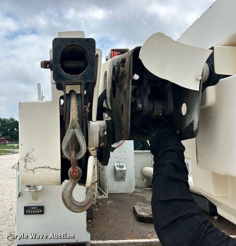 image for item EK8372 2009 Dodge Ram 5500  bucket truck