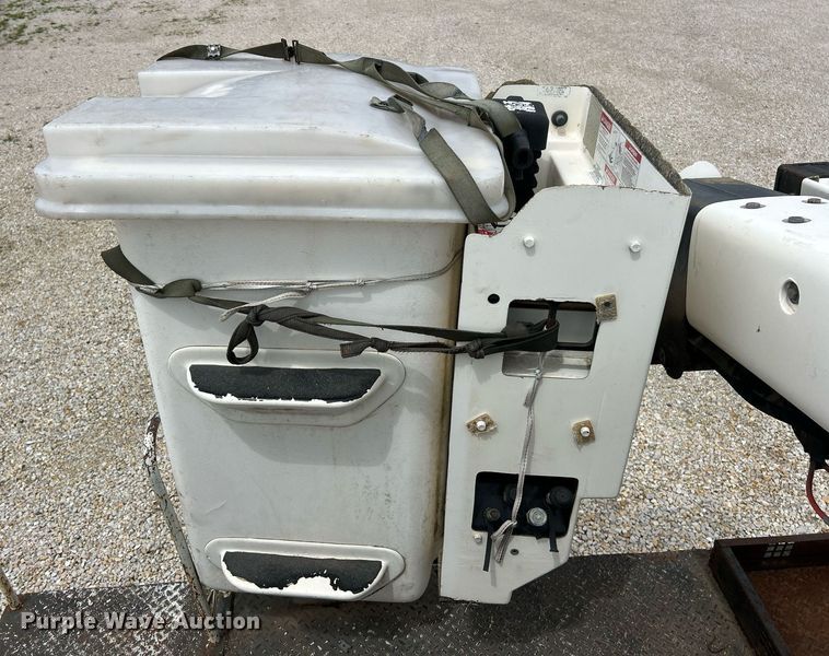 image for item EK8372 2009 Dodge Ram 5500  bucket truck