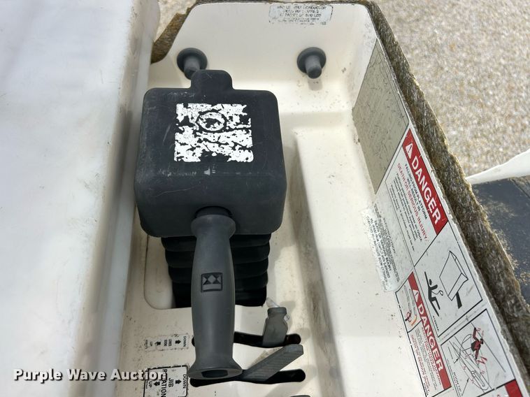 image for item EK8372 2009 Dodge Ram 5500  bucket truck