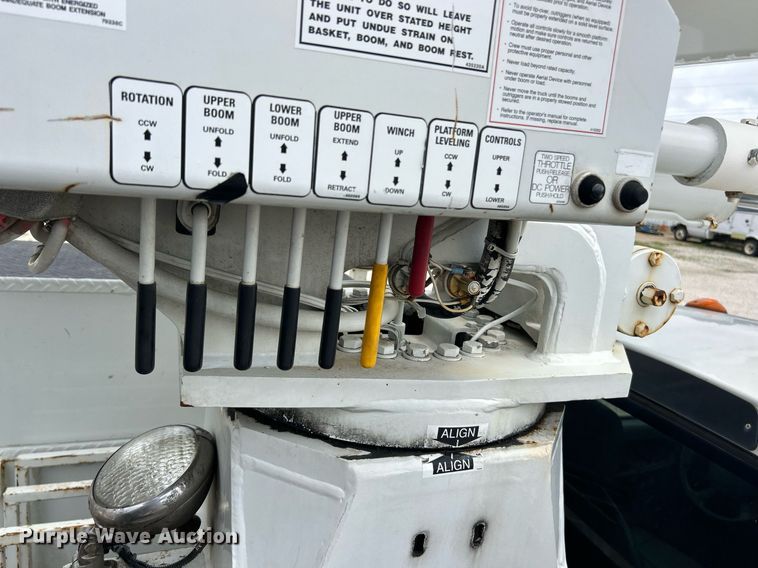 image for item EK8372 2009 Dodge Ram 5500  bucket truck