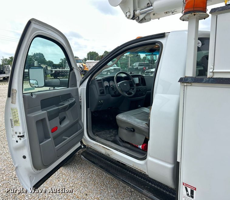 image for item EK8372 2009 Dodge Ram 5500  bucket truck