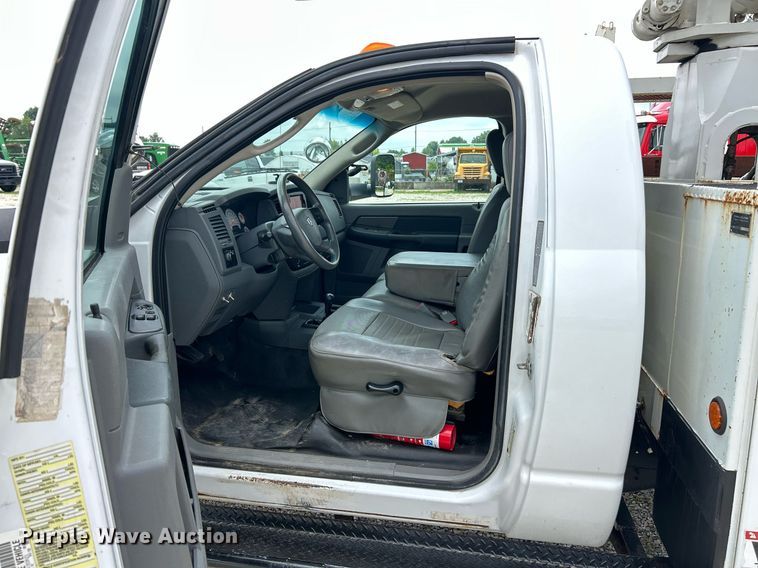 image for item EK8372 2009 Dodge Ram 5500  bucket truck