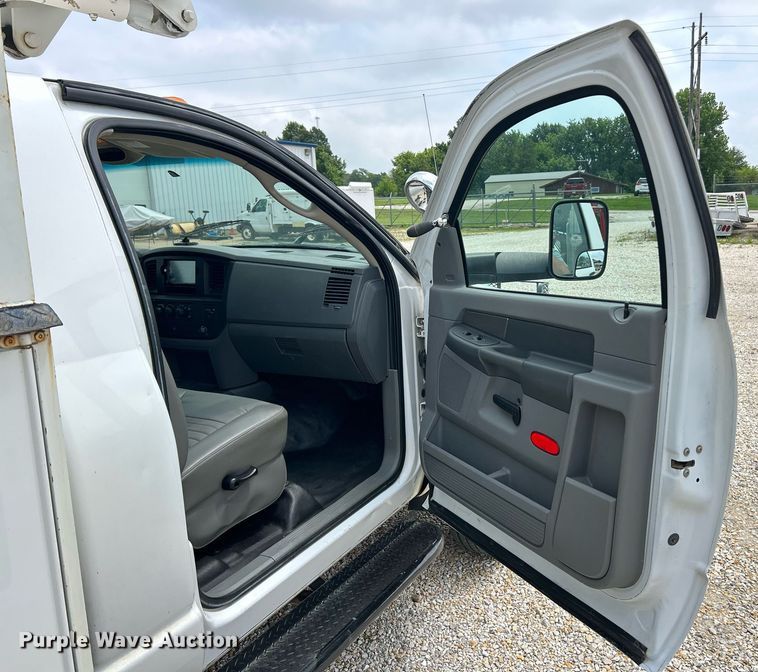 image for item EK8372 2009 Dodge Ram 5500  bucket truck