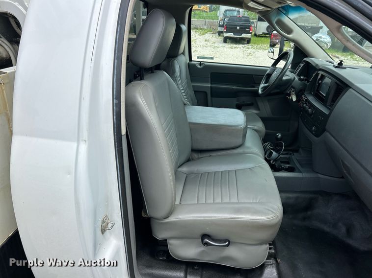 image for item EK8372 2009 Dodge Ram 5500  bucket truck