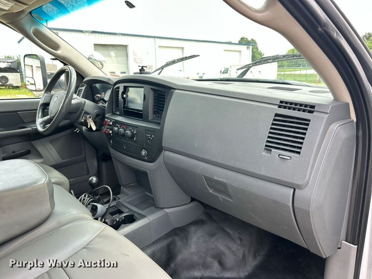 image for item EK8372 2009 Dodge Ram 5500  bucket truck