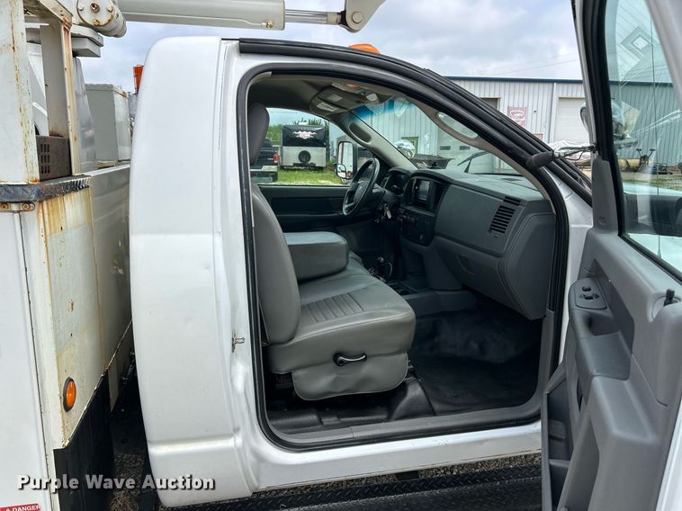 image for item EK8372 2009 Dodge Ram 5500  bucket truck