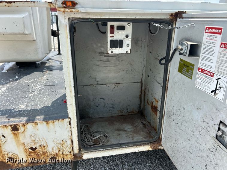 image for item EK8374 2008 Ford F450 Super Duty bucket truck