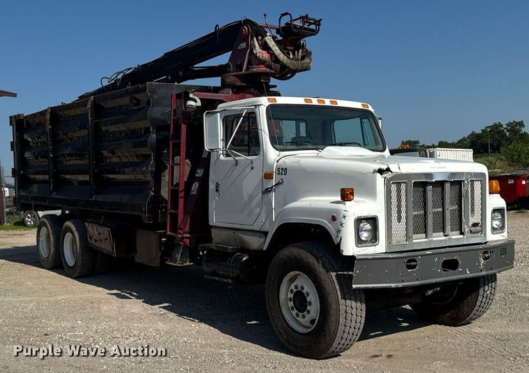 image for item EM2109 1999 International F-2574 grapple crane truck