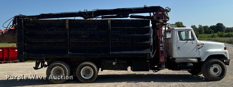 image for item EM2109 1999 International F-2574 grapple crane truck