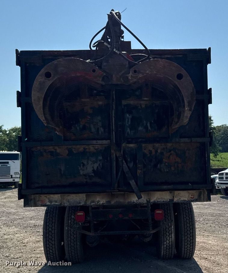 image for item EM2109 1999 International F-2574 grapple crane truck