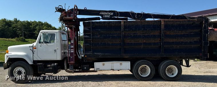 image for item EM2109 1999 International F-2574 grapple crane truck