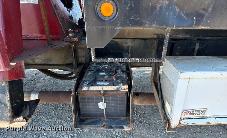 image for item EM2109 1999 International F-2574 grapple crane truck