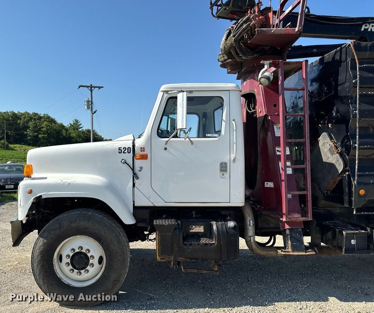 image for item EM2109 1999 International F-2574 grapple crane truck