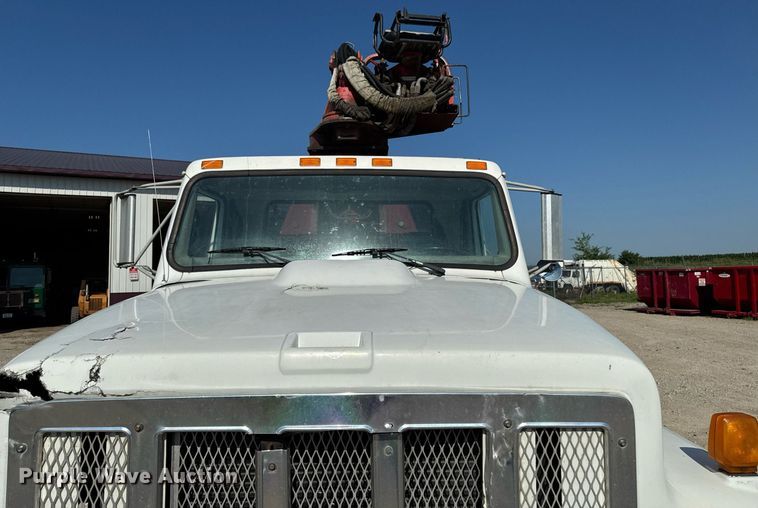 image for item EM2109 1999 International F-2574 grapple crane truck