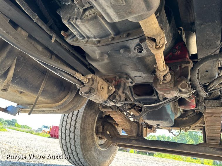 image for item EM2109 1999 International F-2574 grapple crane truck