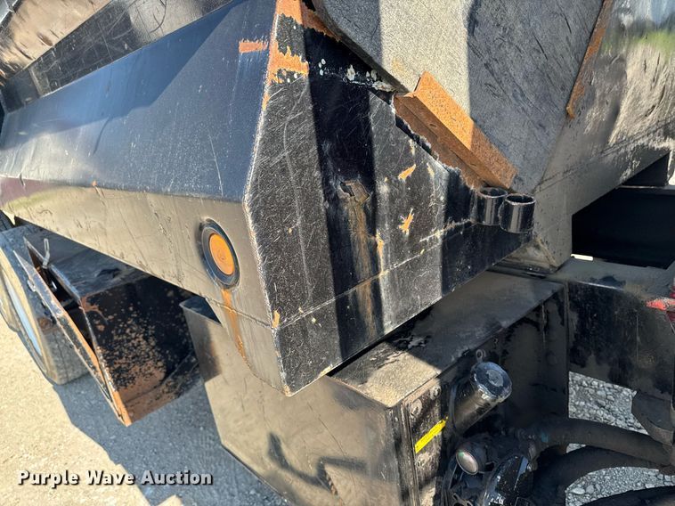 image for item EM2109 1999 International F-2574 grapple crane truck