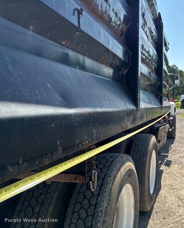 image for item EM2109 1999 International F-2574 grapple crane truck