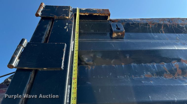 image for item EM2109 1999 International F-2574 grapple crane truck