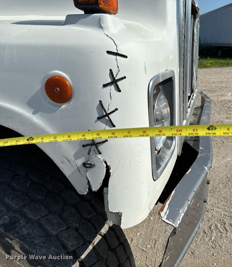 image for item EM2109 1999 International F-2574 grapple crane truck