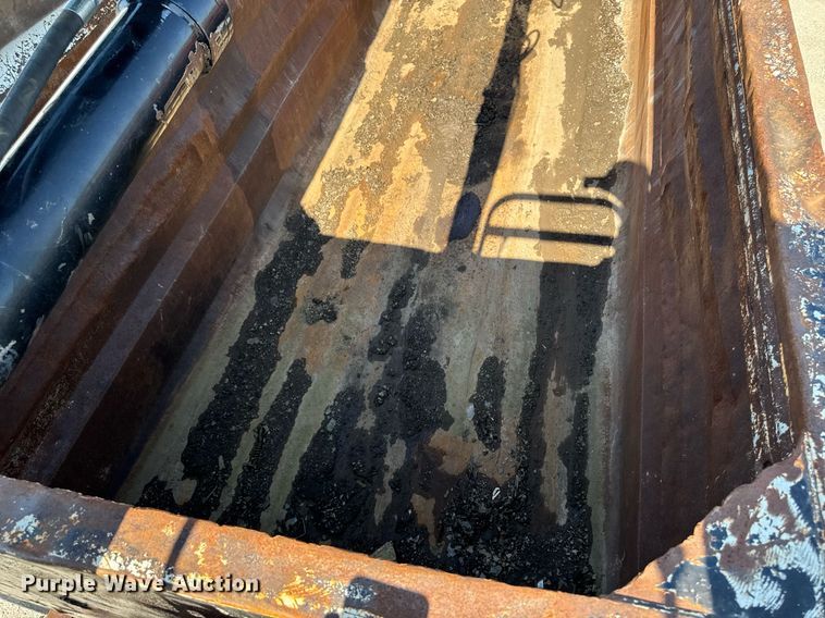 image for item EM2109 1999 International F-2574 grapple crane truck