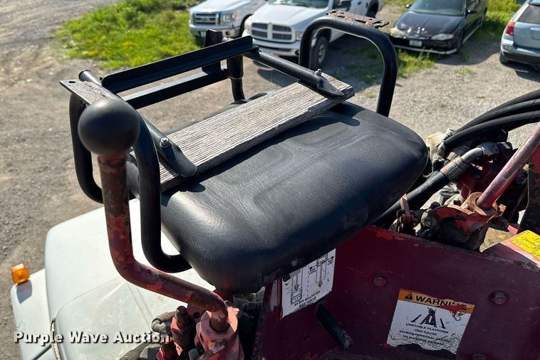 image for item EM2109 1999 International F-2574 grapple crane truck