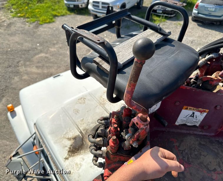 image for item EM2109 1999 International F-2574 grapple crane truck