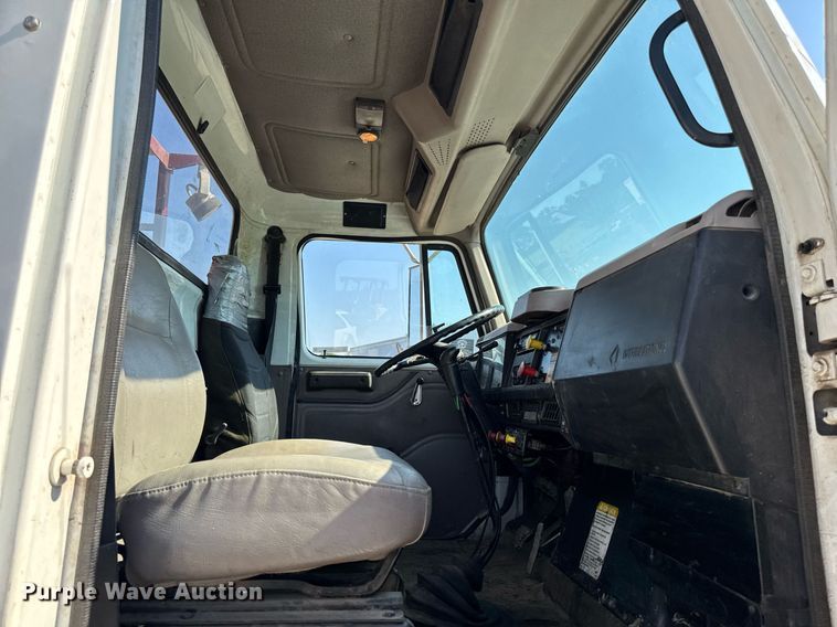 image for item EM2109 1999 International F-2574 grapple crane truck