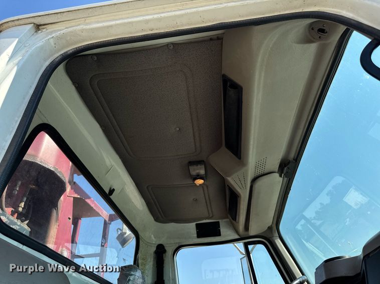 image for item EM2109 1999 International F-2574 grapple crane truck