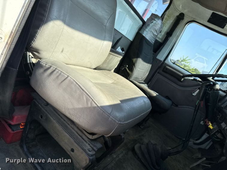 image for item EM2109 1999 International F-2574 grapple crane truck