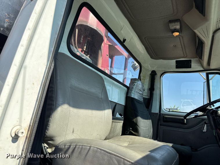 image for item EM2109 1999 International F-2574 grapple crane truck