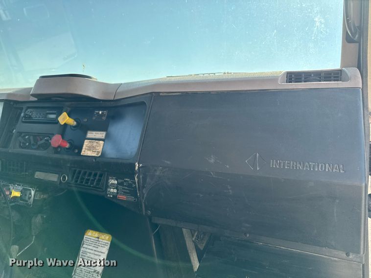 image for item EM2109 1999 International F-2574 grapple crane truck