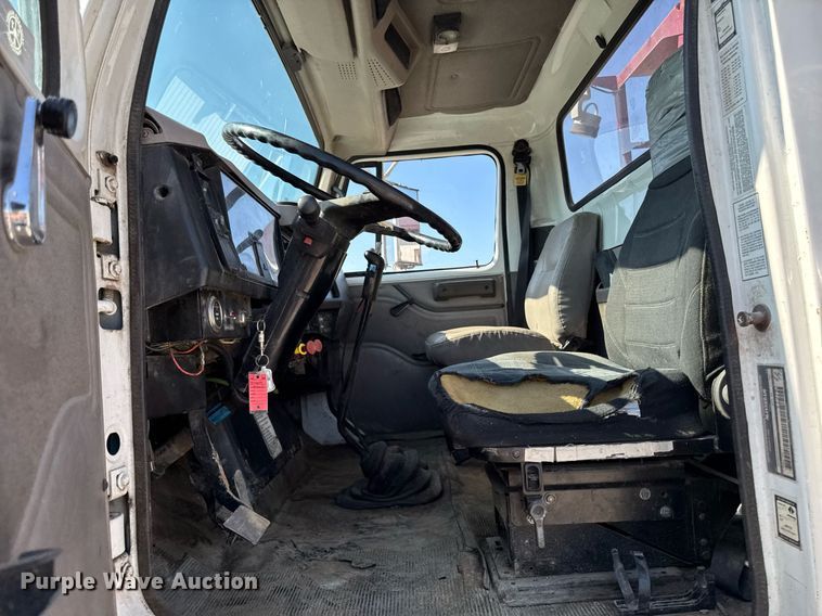 image for item EM2109 1999 International F-2574 grapple crane truck