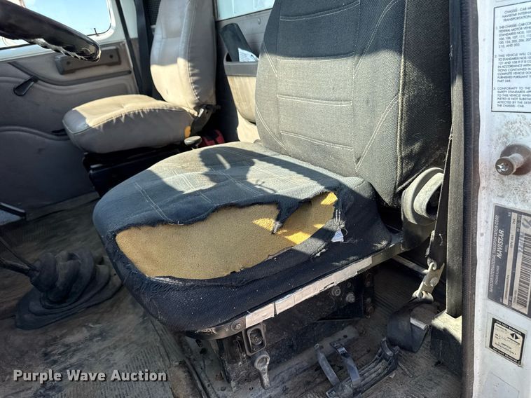 image for item EM2109 1999 International F-2574 grapple crane truck