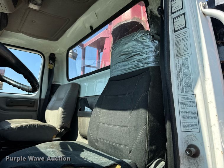 image for item EM2109 1999 International F-2574 grapple crane truck