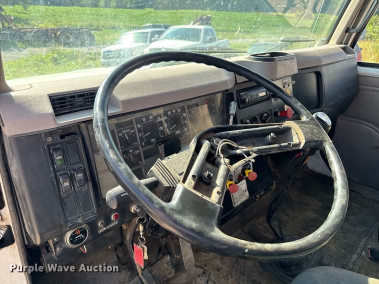 image for item EM2109 1999 International F-2574 grapple crane truck