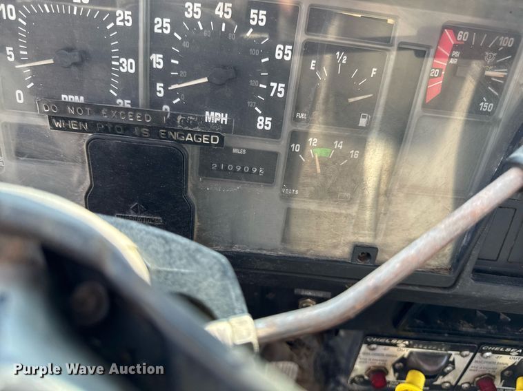 image for item EM2109 1999 International F-2574 grapple crane truck