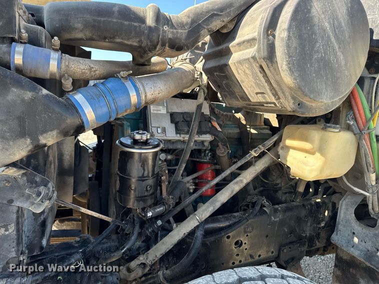 image for item EM2109 1999 International F-2574 grapple crane truck