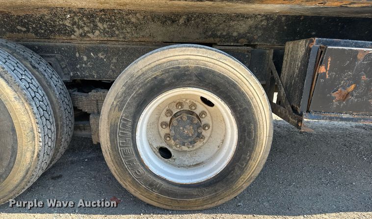 image for item EM2109 1999 International F-2574 grapple crane truck