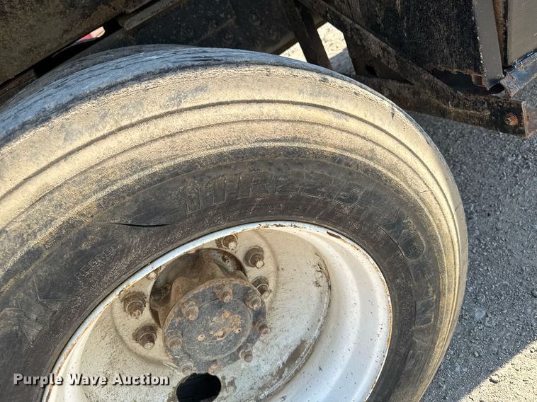 image for item EM2109 1999 International F-2574 grapple crane truck