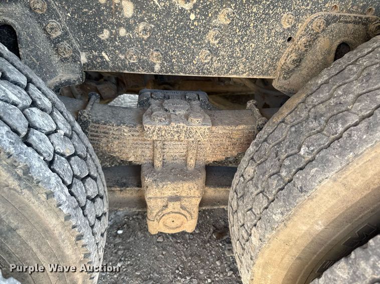 image for item EM2109 1999 International F-2574 grapple crane truck