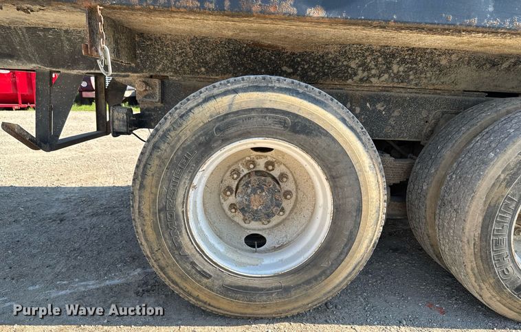 image for item EM2109 1999 International F-2574 grapple crane truck