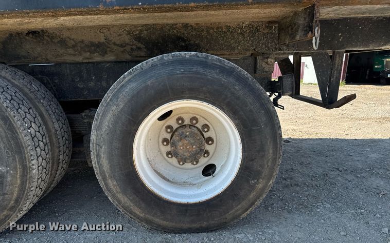 image for item EM2109 1999 International F-2574 grapple crane truck